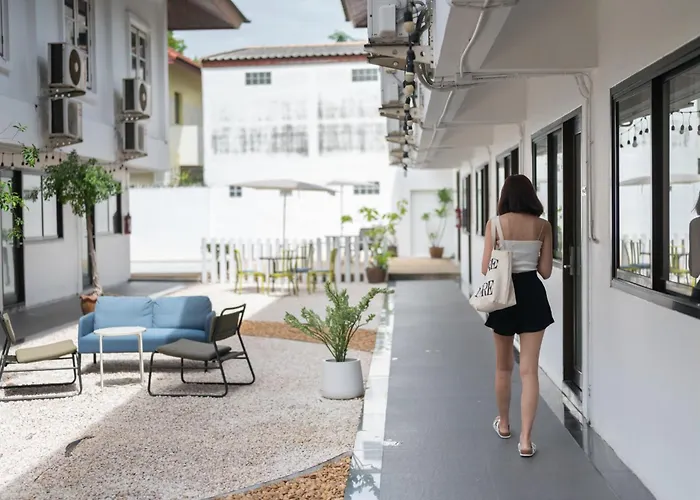 S.T.Hotel (Shuntai Hotel)